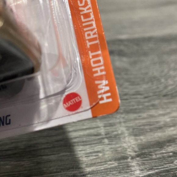 Hot Wheels | Hot Trucks #1 of 10: 1999 Ford F-150 SVT Lightning - 1:64 Scale - Picture 13 of 15